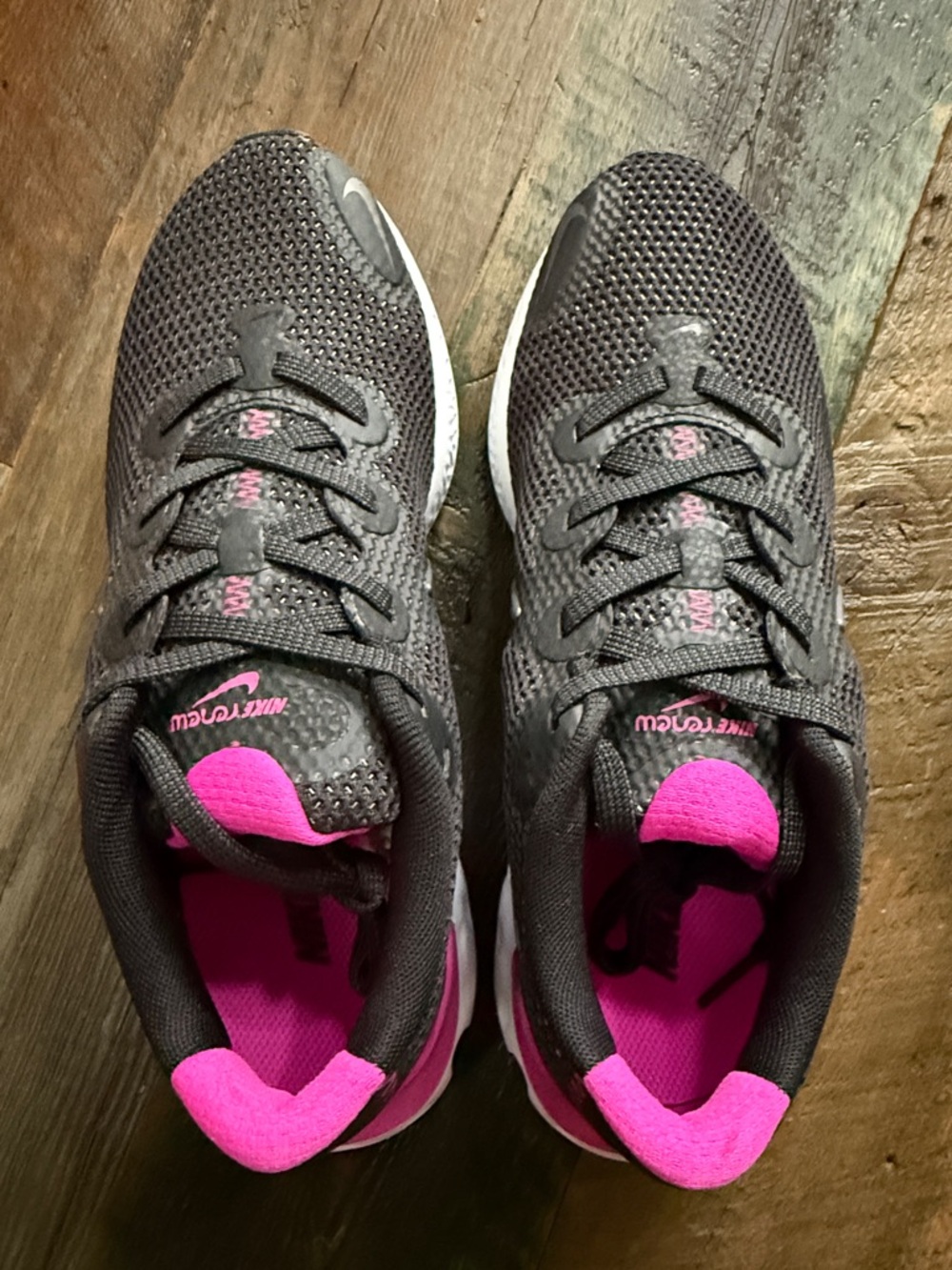 Nike Women’s Gray & Pink Athletic Running Shoes